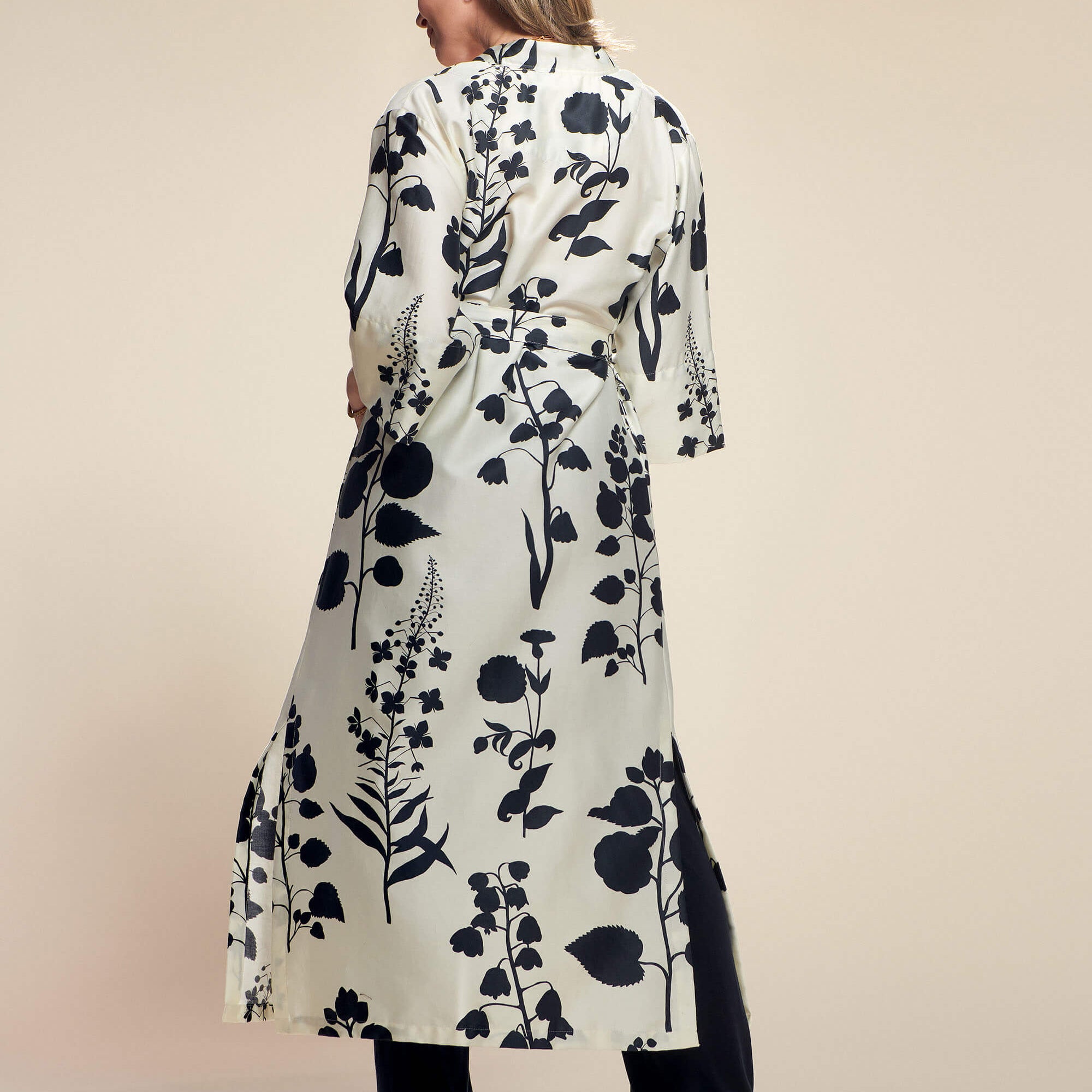 Zeitloser Kimono mit Bindegürtel