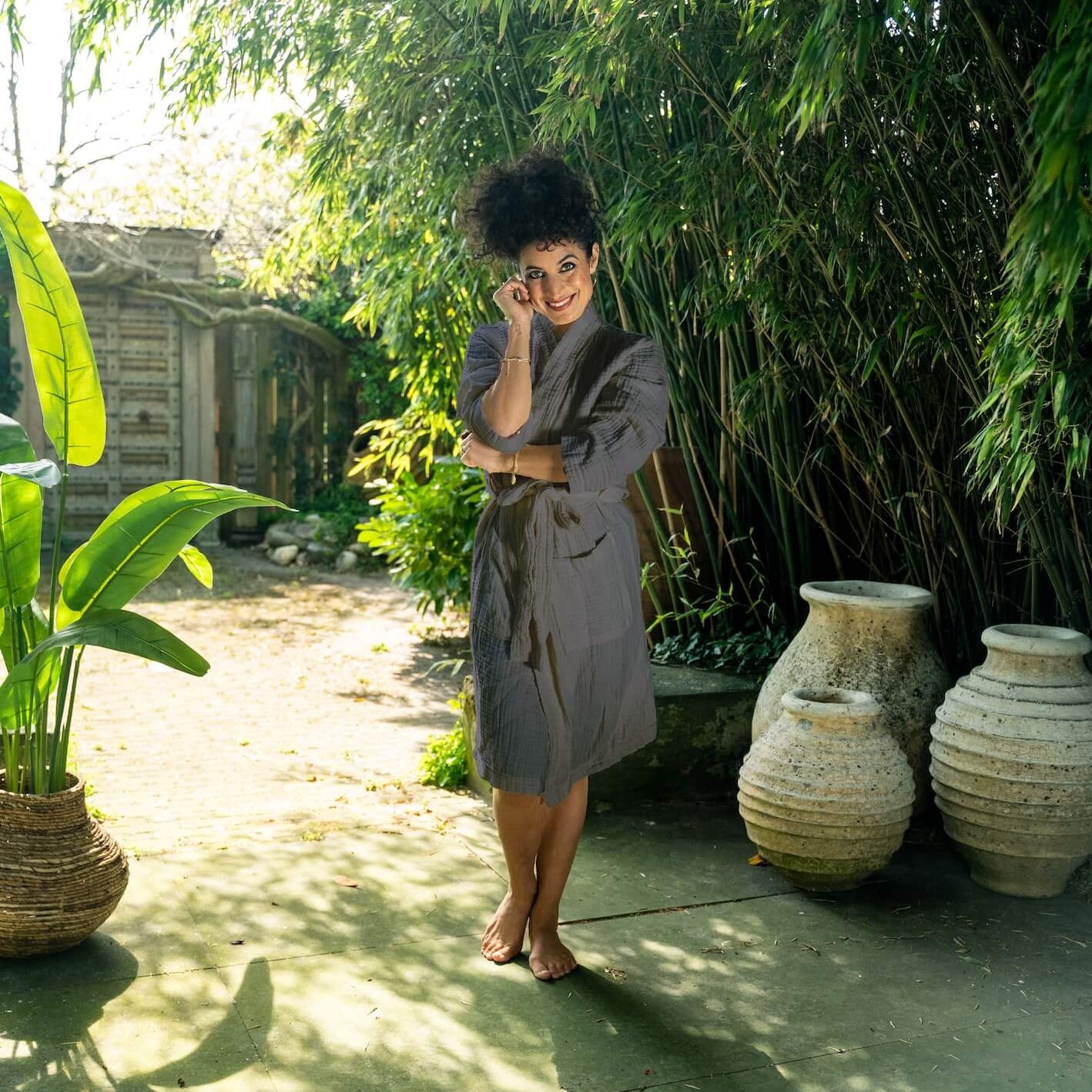 Musselin Bademantel in grau von kayori, waschbar und mittellang