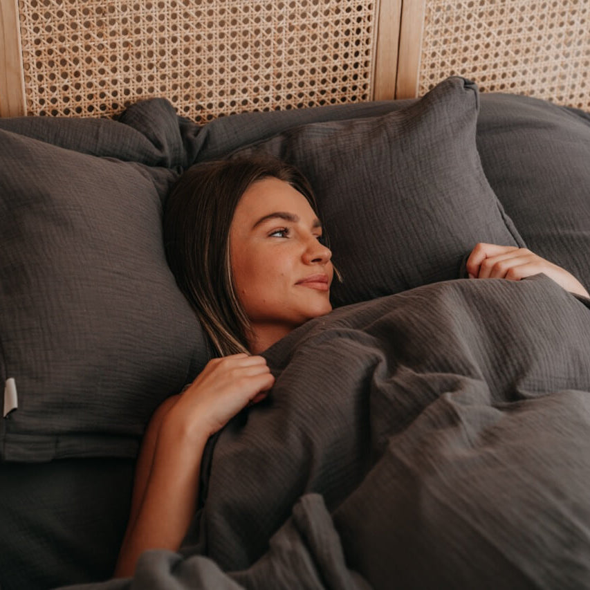 Musselin Bettwäsche 135x200 cm Anthrazit aus 100 % Bio‑Baumwolle, bügelfrei & sommerlich leicht