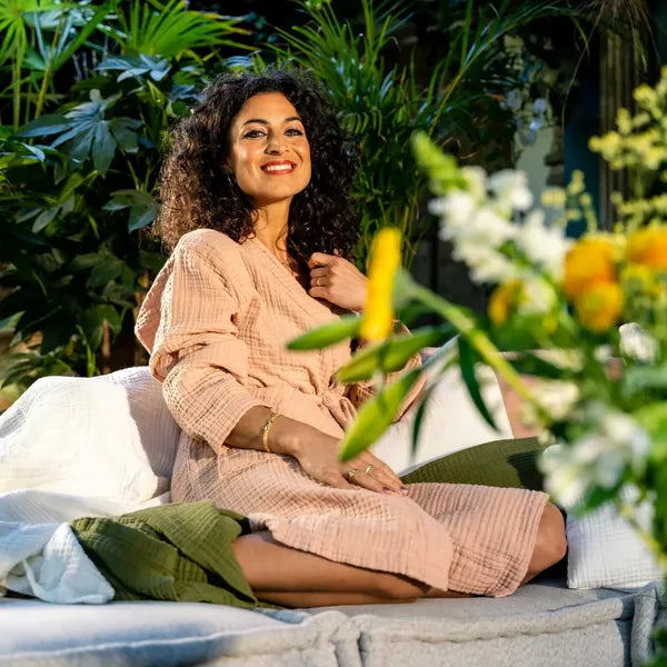 Musselin Bademantel in Rosé im Kimono-Stil, waschbar und mittellang, GOTS-zertifizierte Baumwolle