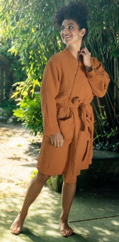 Musselin Bademantel in orange im Kimono-Stil, waschbar und mittellang, GOTS-zertifizierte Baumwolle