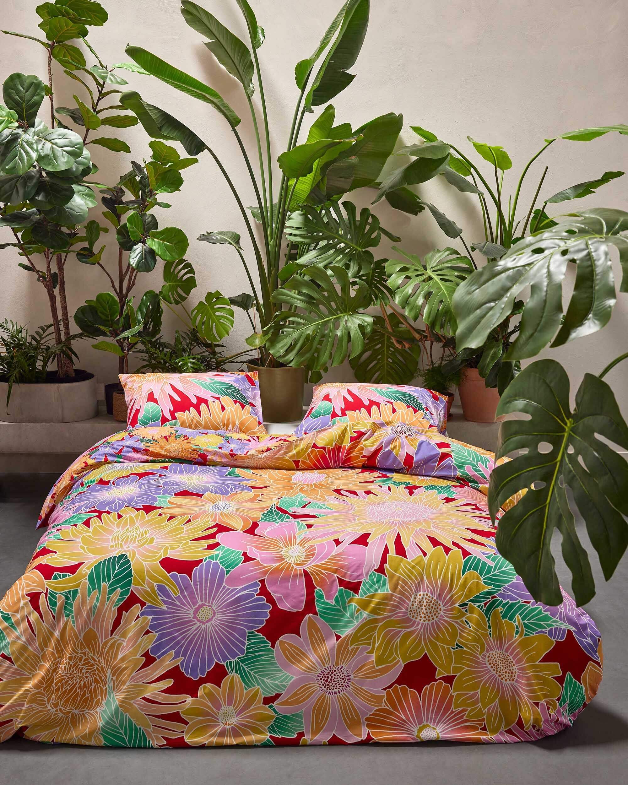 Florale Bio-Baumwolle Perkal Bettwäsche 135x200 mit großen Dahlien in Happy Red