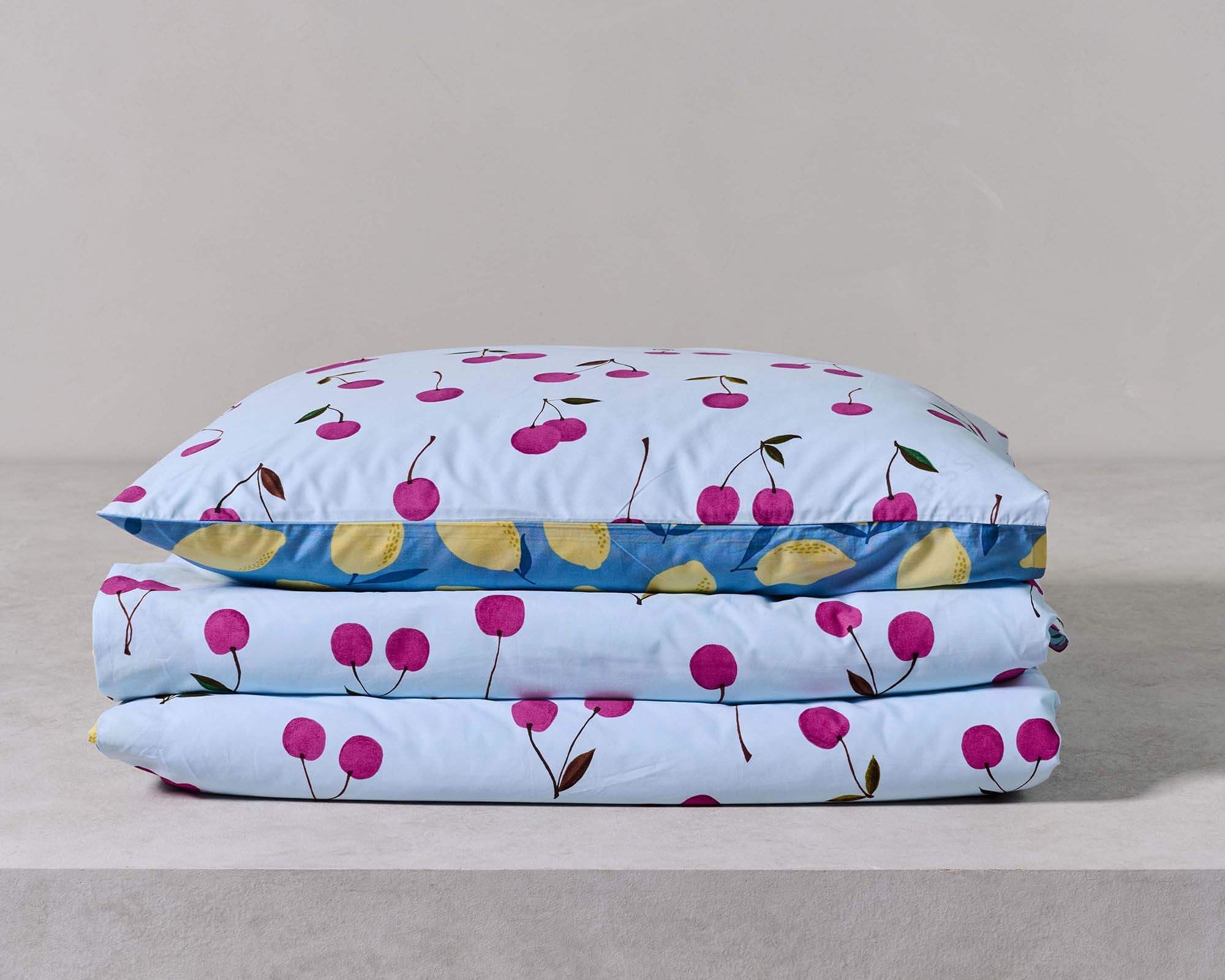 Bettwäsche mit sommerlichen Motiv mit Kirschen & Zitronen