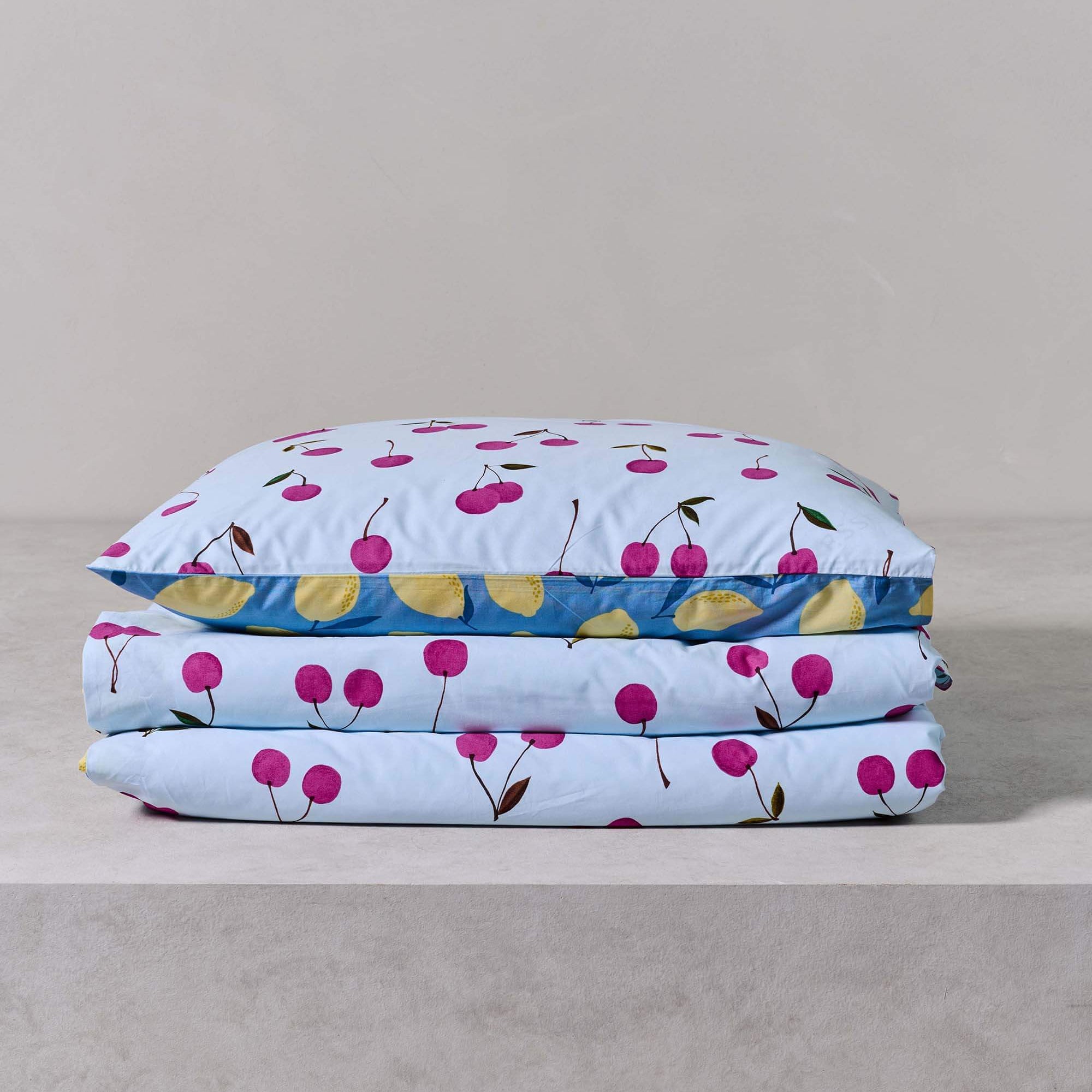 Bettwäsche mit sommerlichen Motiv mit Kirschen & Zitronen