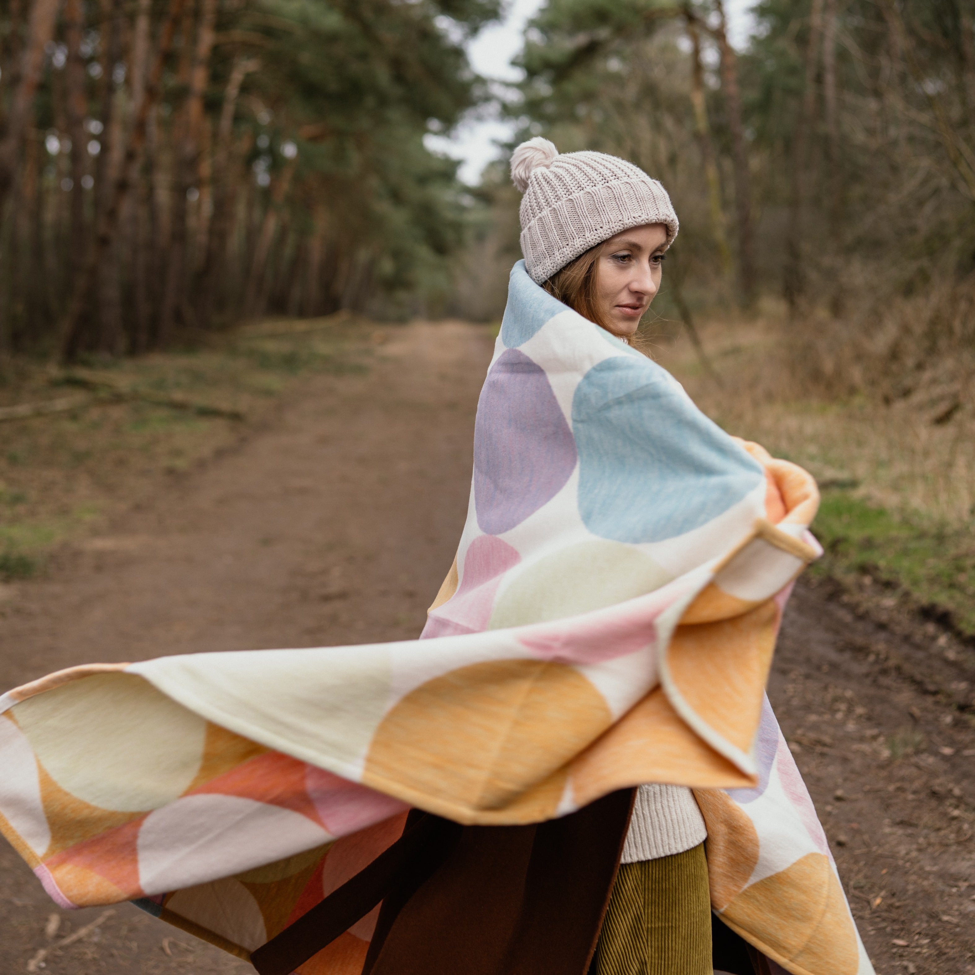 Bunte sofadecke mit kreisen von ibena
