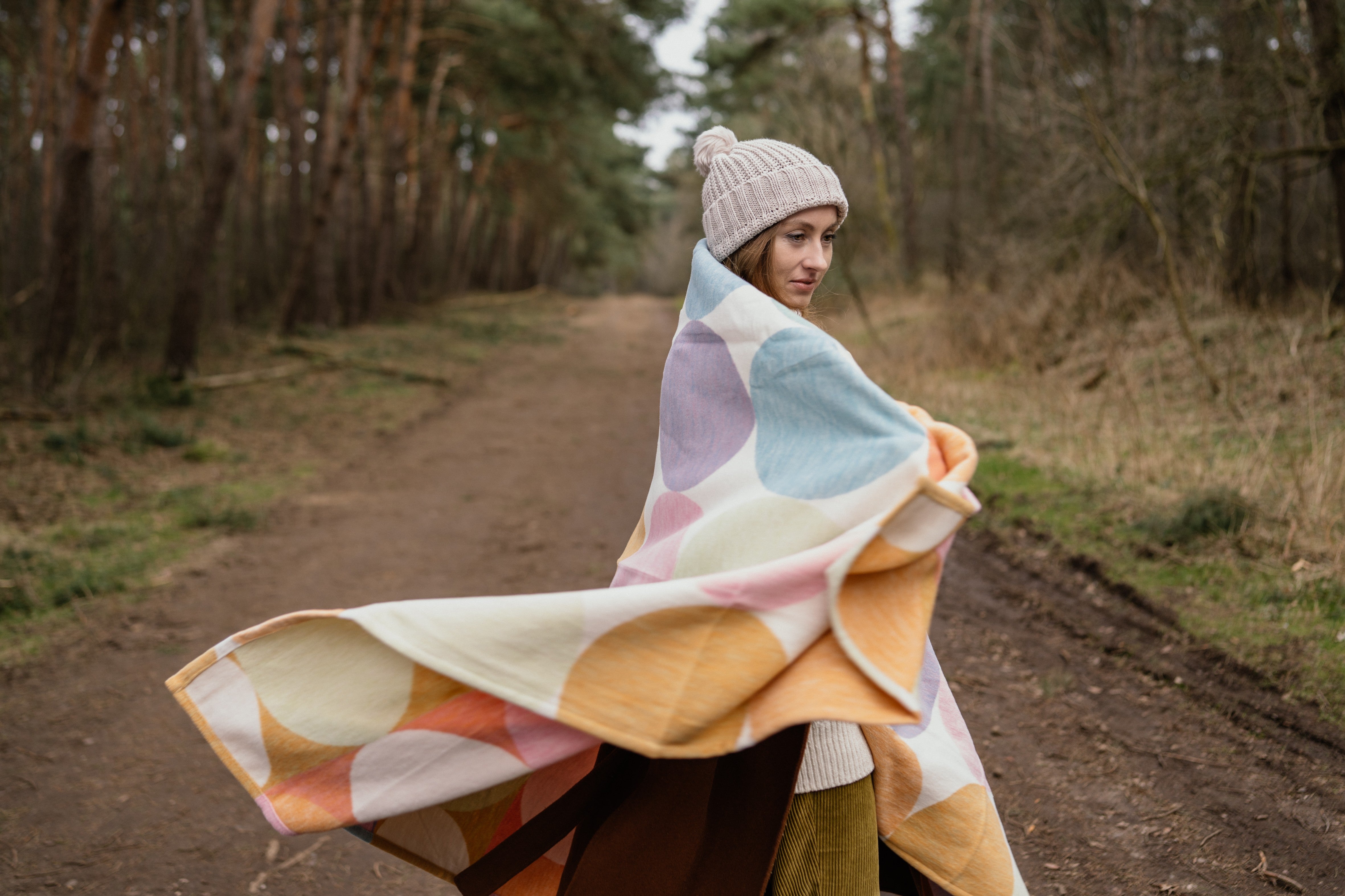 Bunte sofadecke mit kreisen von ibena