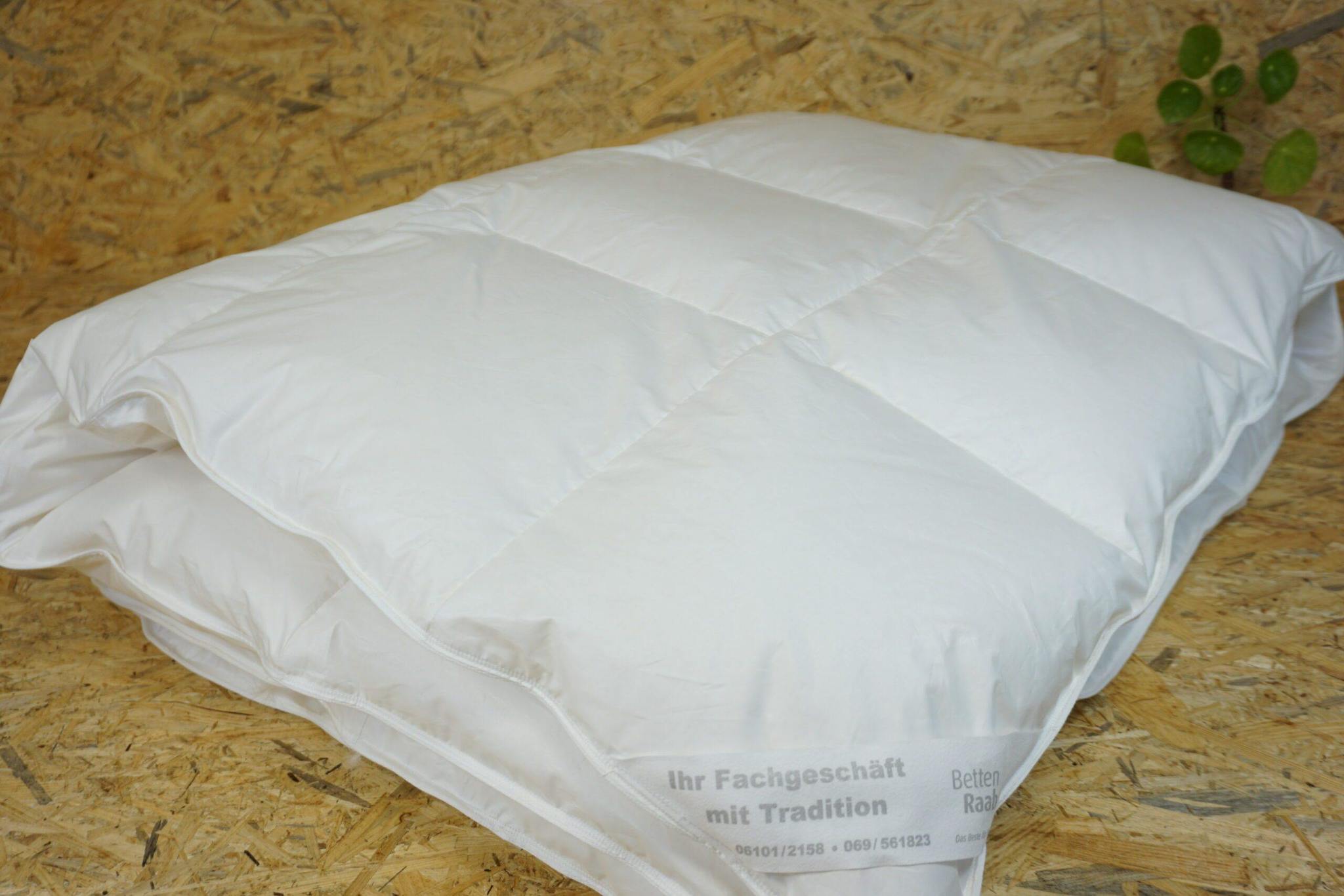 Erstklassige Ganzjahresdecke 135x200 cm mit Federn Made in Germany