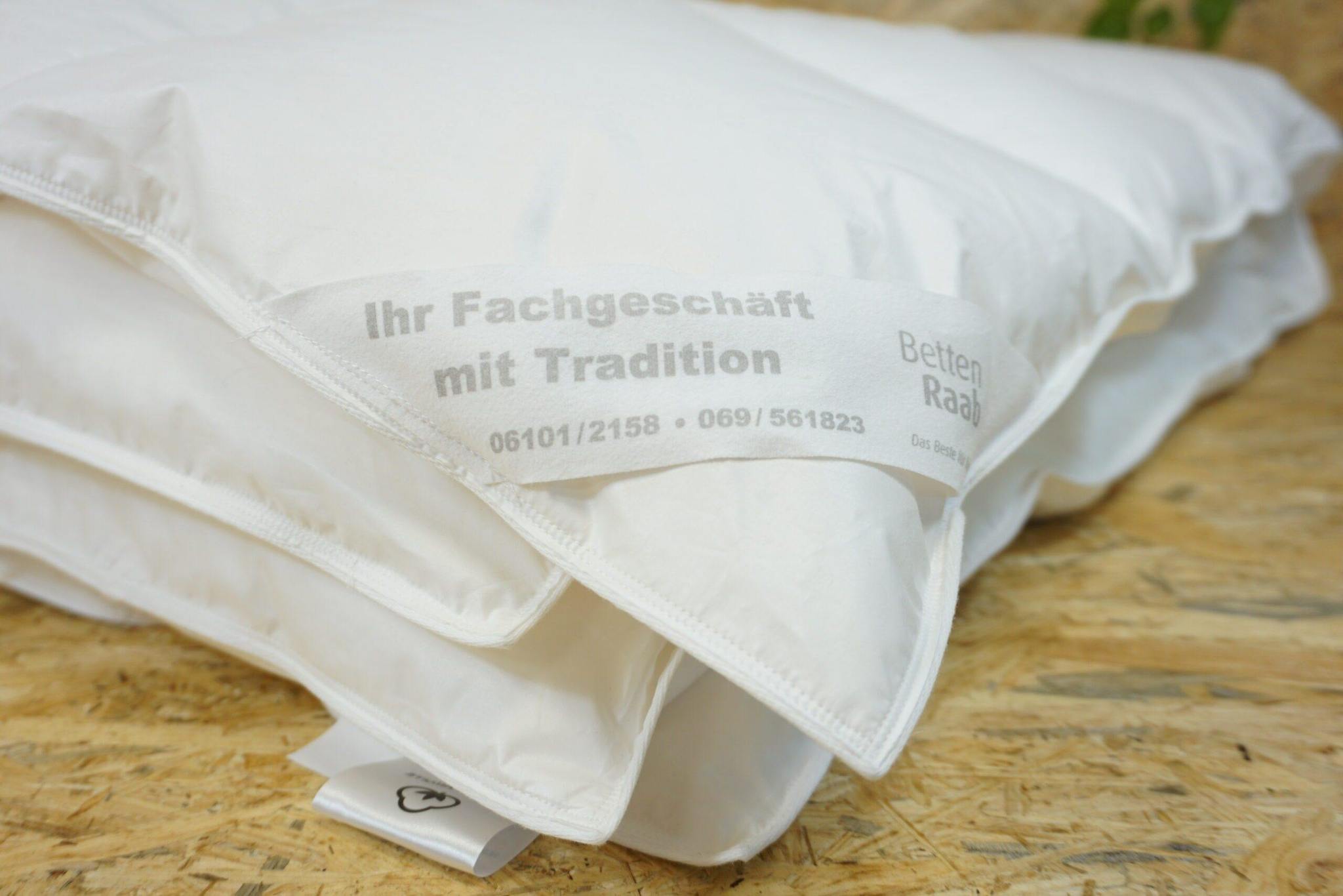 Bettdecke mit hochwertigen Daunen 135x200 Made in Germany für das ganze Jahr
