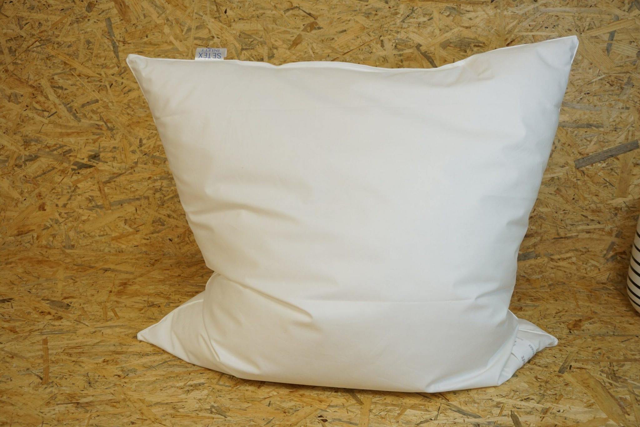 Daunenkissen 80x80 cm (Gänsedaunen) – 600 g Füllung mit Daunen und Federn, 100 % Baumwollbezug