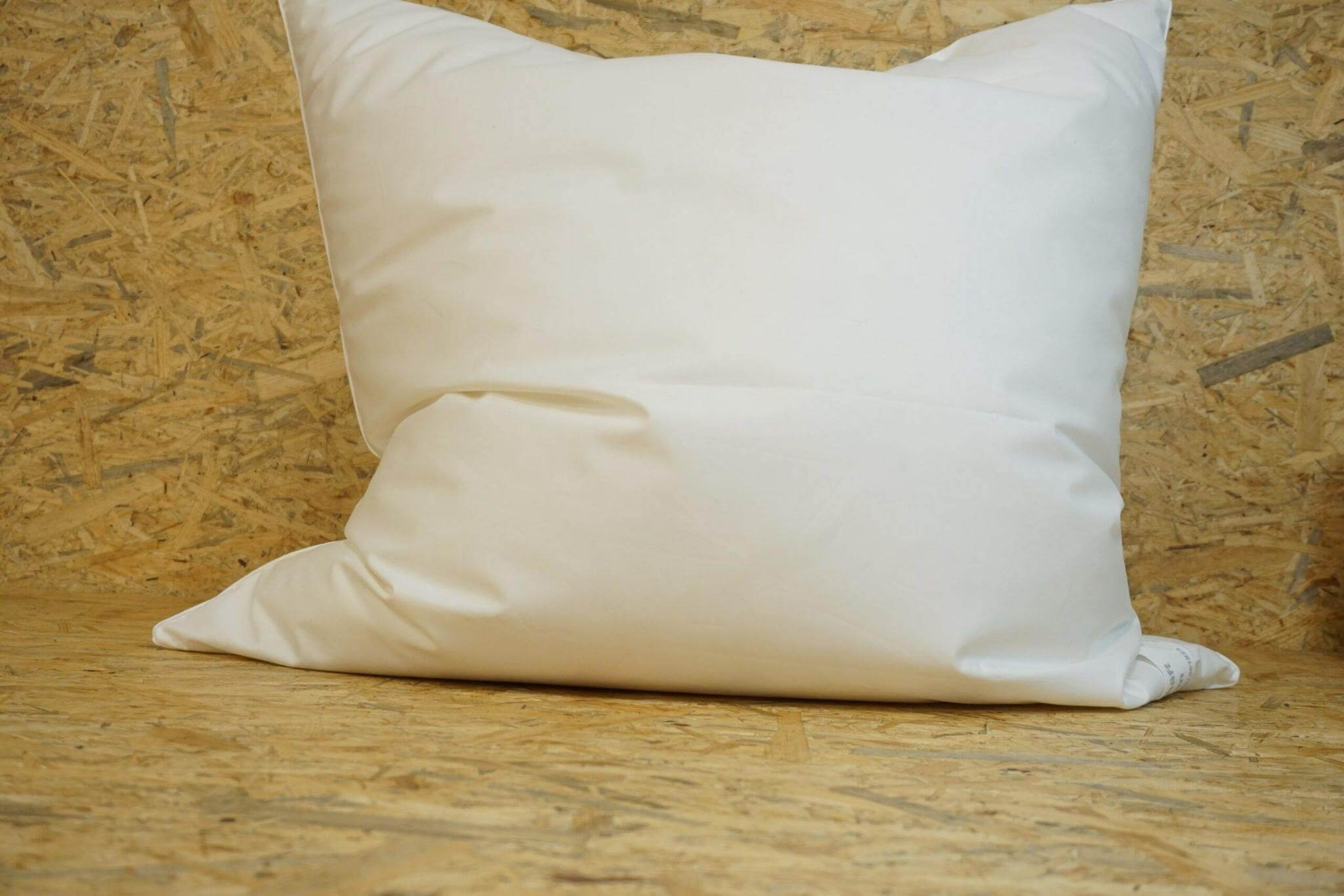 Halbdaunen Kopfkissen 80x80 cm – 700 g (15 % Daunen, 85 % Federn), 100 % Baumwollbezug