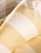 Gelb weiß gestreifte Bettwäsche