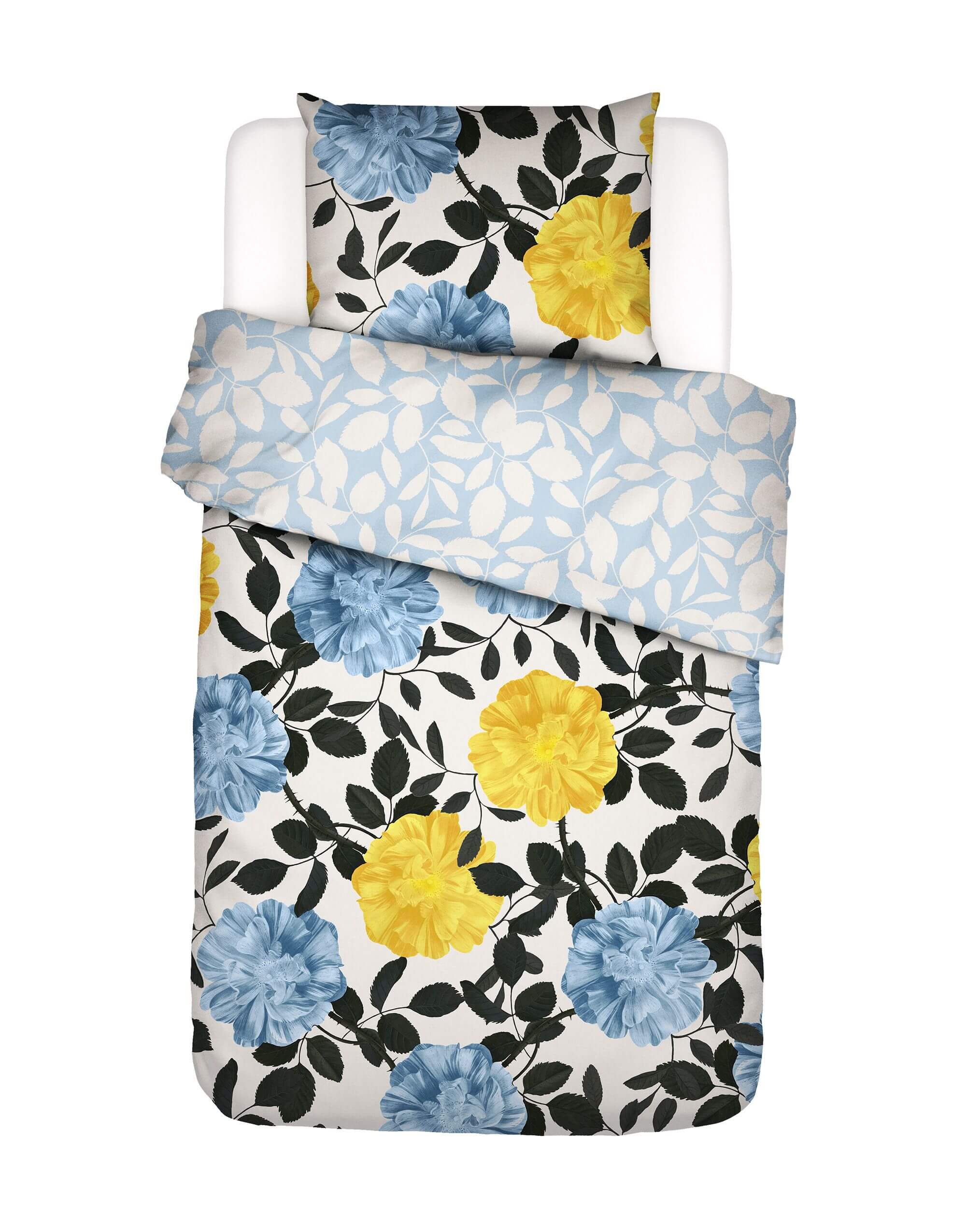 Detailansicht von blumiger Rosen-Print Bettwäsche auf weißem GOTS Bio-Perkal