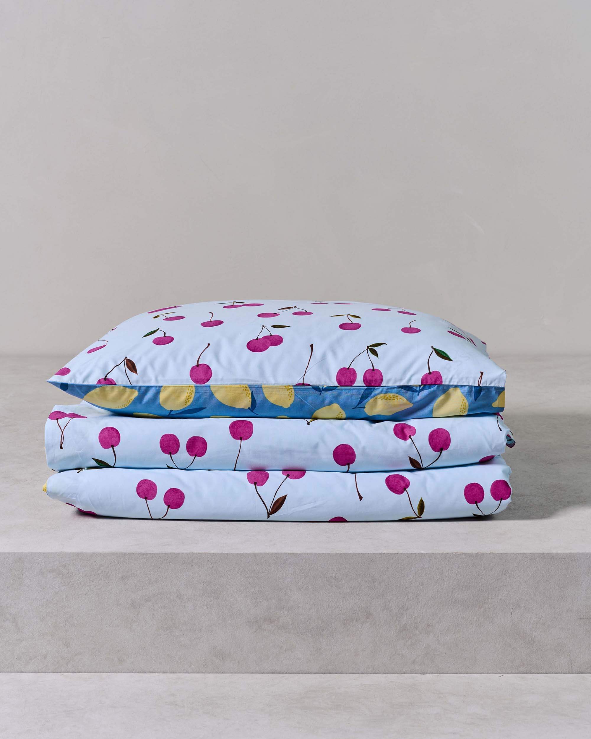 Bettwäsche mit sommerlichen Motiv mit Kirschen & Zitronen