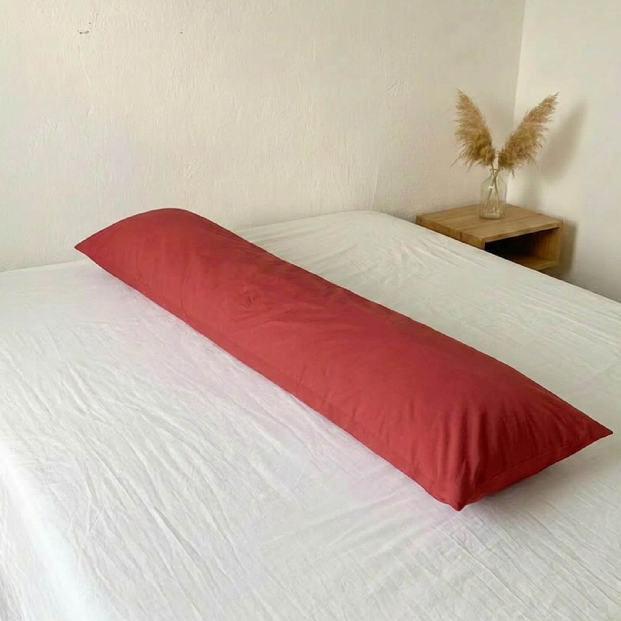 Seitenschläferkissen Bezug 160 x 35 cm in Rot, pflegeleicht