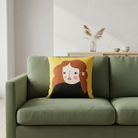 Spira Kissenhülle Bia in gelbem Farbton mit Frau mit langem roten Haar, Größe 50x50cm